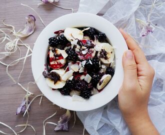 Porridge with Berries, Banana, Coconut Chips & Choco Hazelnut Spread