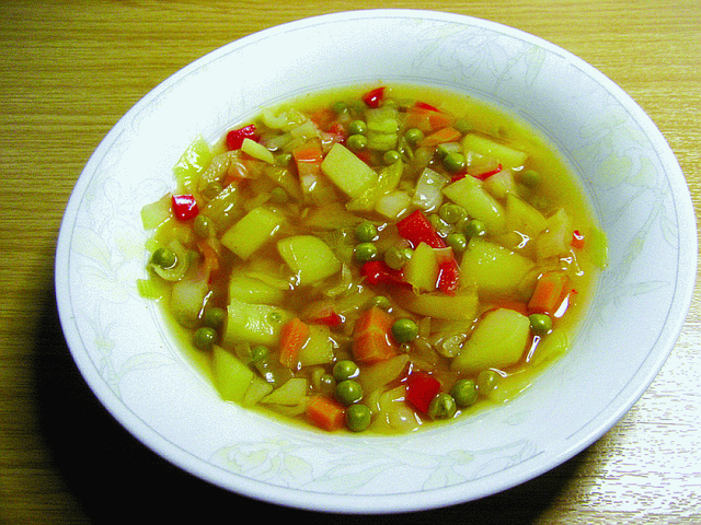 Vitkål- och grönsakssoppa