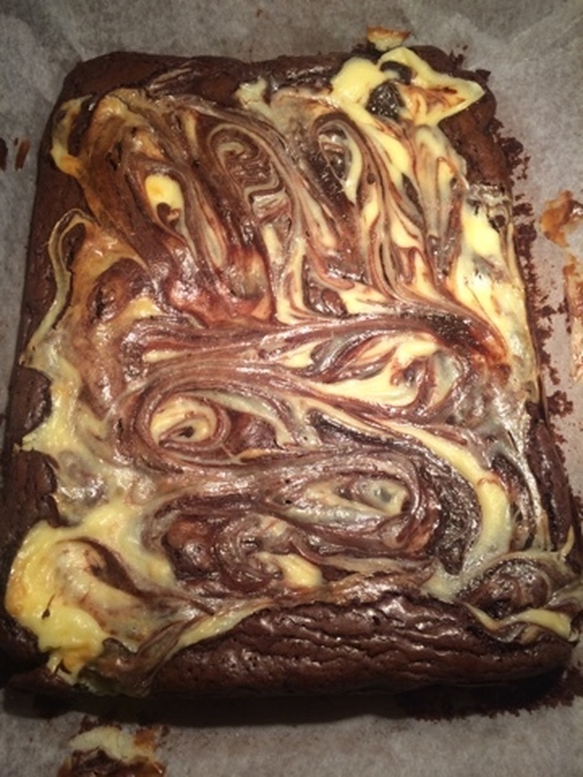 Brownie cheesecake swirl