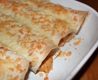 Kycklingenchiladas med mango- och avokadosallad