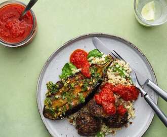 Aubergine med köttfärsbiffar och bulgur