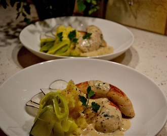 Boudin blanc med senapssås och kokt purjolök