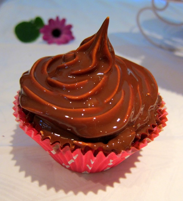 Mums-mums cupcakes (Chokladcupcakes med marshmallowglasyr)