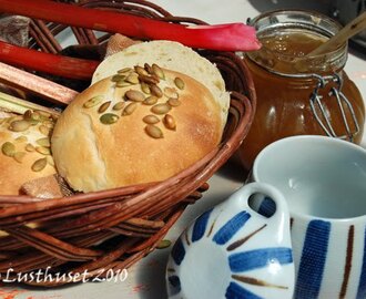 Bullar och marmelad i gröngräset.......