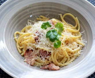 Carbonara framför tv:n