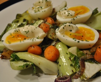 Varm sallad med blomkål, ägg och parmesan