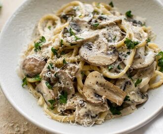 Vegetarisk champinjon och vitlökspasta