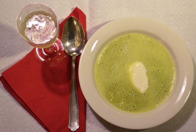 Crème Ninon – soppa på gröna ärtor & bubbelvin