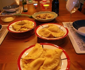 Ravioli med tre olika fyllningar och tre såser.