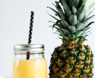 Ananas, mango och papaya smoothie