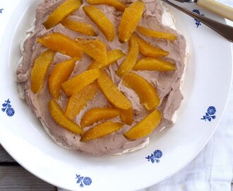 Liten pavlova med appelsinfileter, sjokolade- og kanelkrem