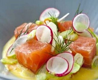 Sprængt laks med sprød salat og citroncreme