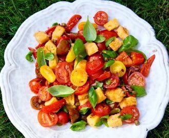 Panzanella – italiensk tomat- och brödsallad