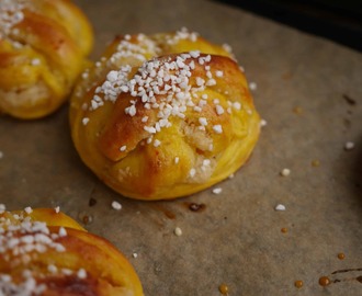 Saffransbullar med mandelmassa