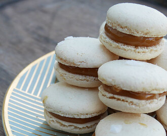 Salted caramel macarons