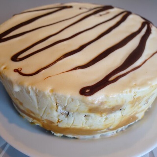 Glasstårta med nötmaräng och Dulce de Leche