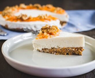 Raw carrot cake