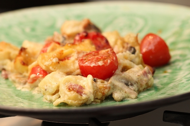 Tortellinigratäng i brist på inspiration. Fast det är ju inte heller så dumt. Faktiskt...