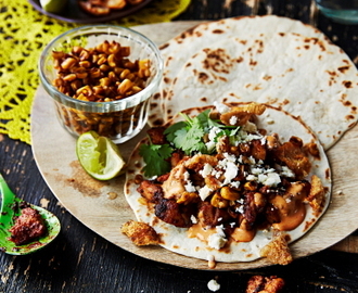 Kycklingtacos med rostad majs och chipotlemajonnäs