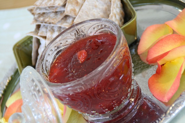 Äpple- & jordgubbsmarmelad med en gnutta kanel