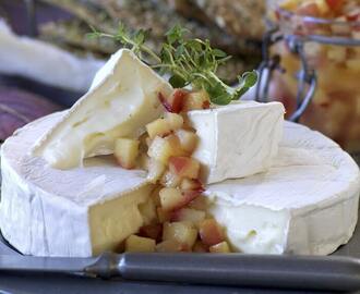 Camembert med äppelsallad