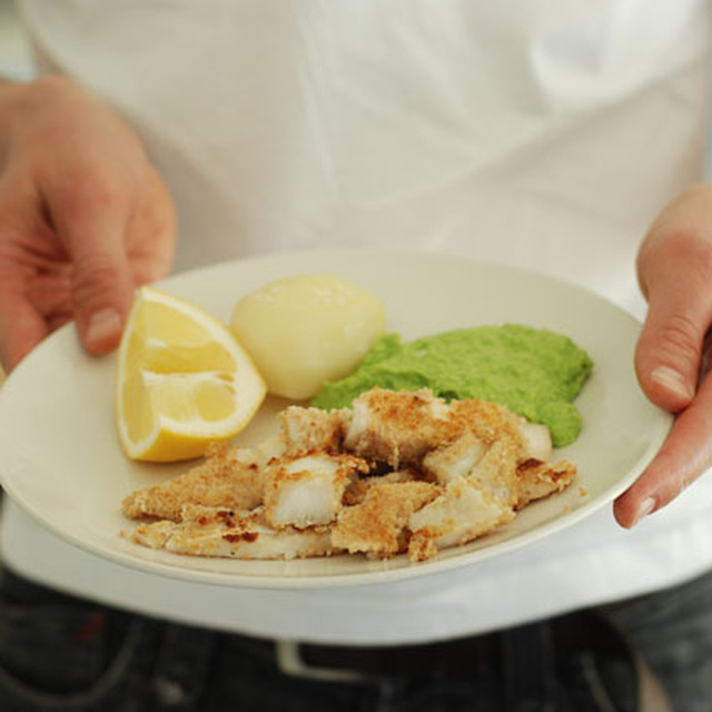 Stekt fisk med kokt potatis & grön ärtpuré