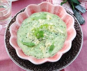 Blomkålssoppa med rucola och parmesanost