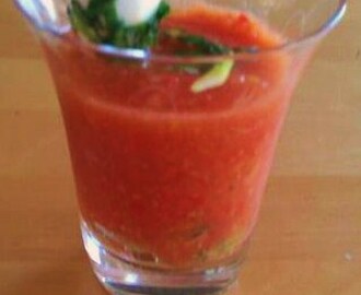 Gazpacho med chilimarinerad mozarella