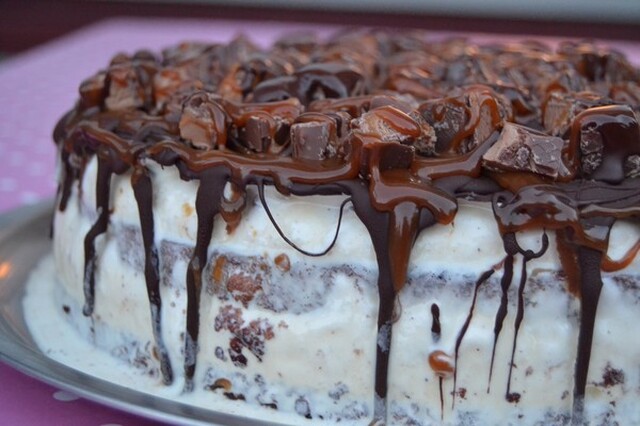 Mars caramel & chocolate brownie ice cream cake