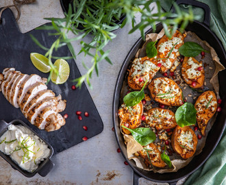 Kyckling med fetaostbakad sötpotatis och granatäpple