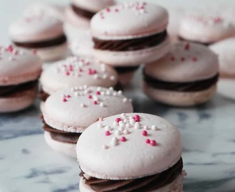 Hallon- och chokladmacarons