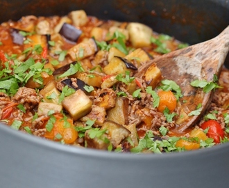 Godaste pastasåsen på länge med nötfärs, aubergine, tomater och lök!