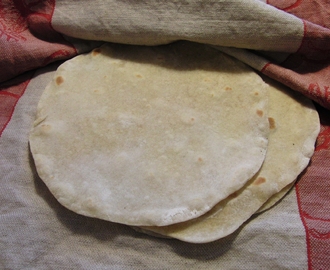 Hembakta Tortillas, fyll med vad du vill.