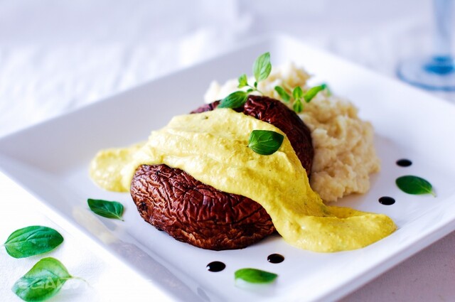 Grillad vitlöksportabello med bearnaise och blomkålsmos