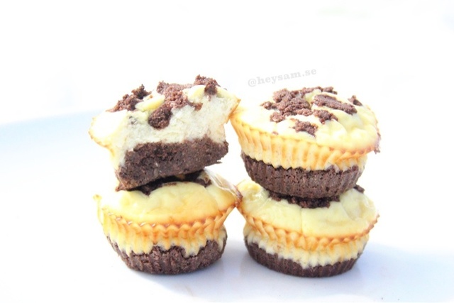 Mini muffins with brownie crust