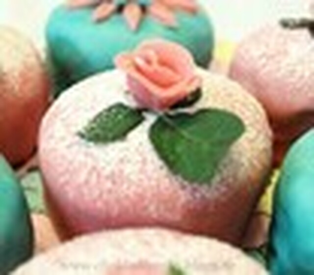 Mini-cupcakes med hallon!
