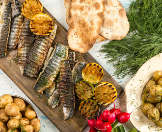 Grillad makrill med färskpotatis, brynt smör, dill & grillade citrusfrukter