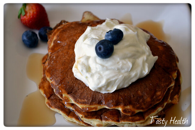 Pannkakssöndag: Saftiga bärpannkakor med vaniljkräm (utan proteinpulver)