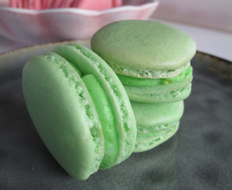 Lime macarons