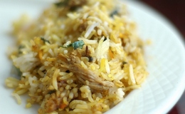 Stekt kyckling med wokat ris