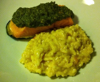 Ugnsbakad lax med citronpesto och risotto