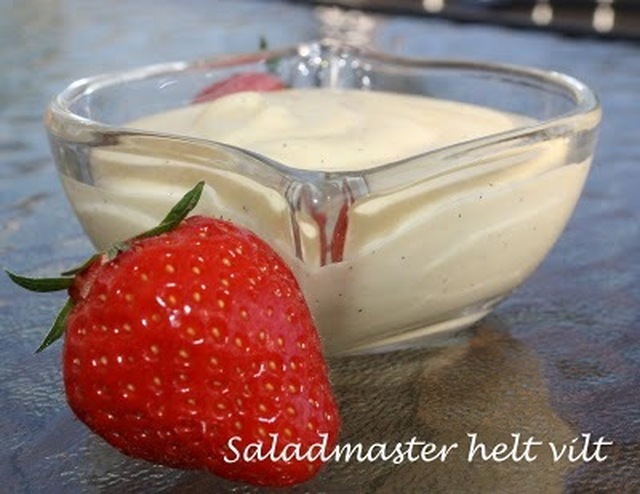 Hjemmelaget vaniljesaus med jordbær