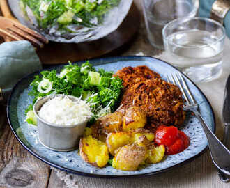 Köttbullar i gräddig sås med pressad potatis