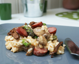 Risotto med kantareller, sparris och kryddkorv!