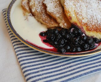 Plättar med blåbär och crème fraiche