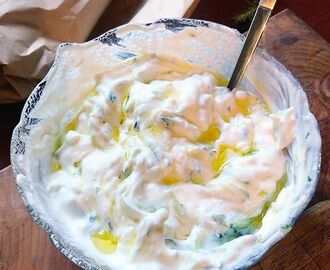 LCHF * Keto * Recept on Instagram: “? Recept: Min ”go-to” tzatziki ? Vi är alla olika och det är tydligen våra tzatziki ? Här kommer receptet på hur jag gör hela Sveriges…”