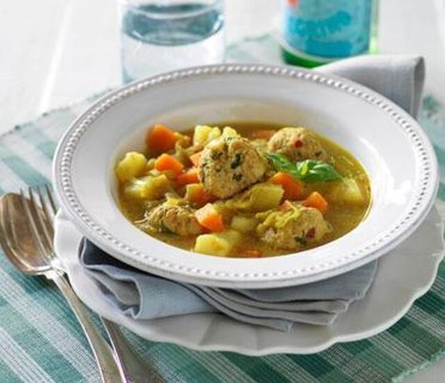 Currysoppa med frikadeller