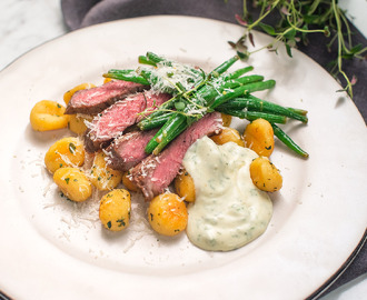 Entrecôte med smörstekt gnocchi och snabb bearnaisesås