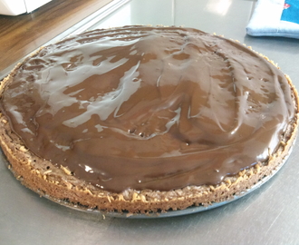 Kokoskladdkaka med chokladtäcke