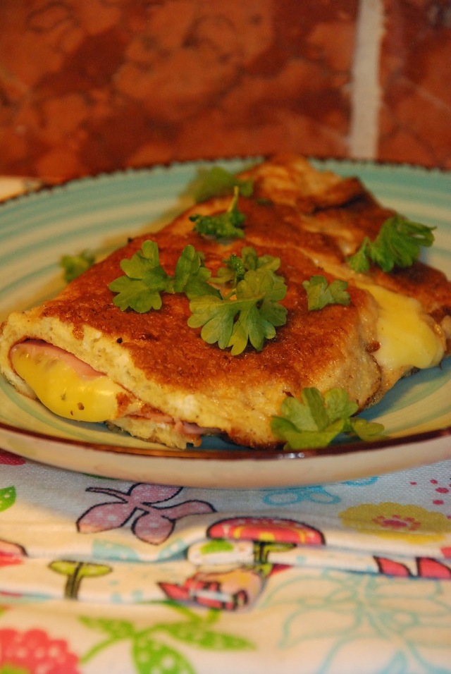 Ost- och skinkfylld omelett med fiberhusk